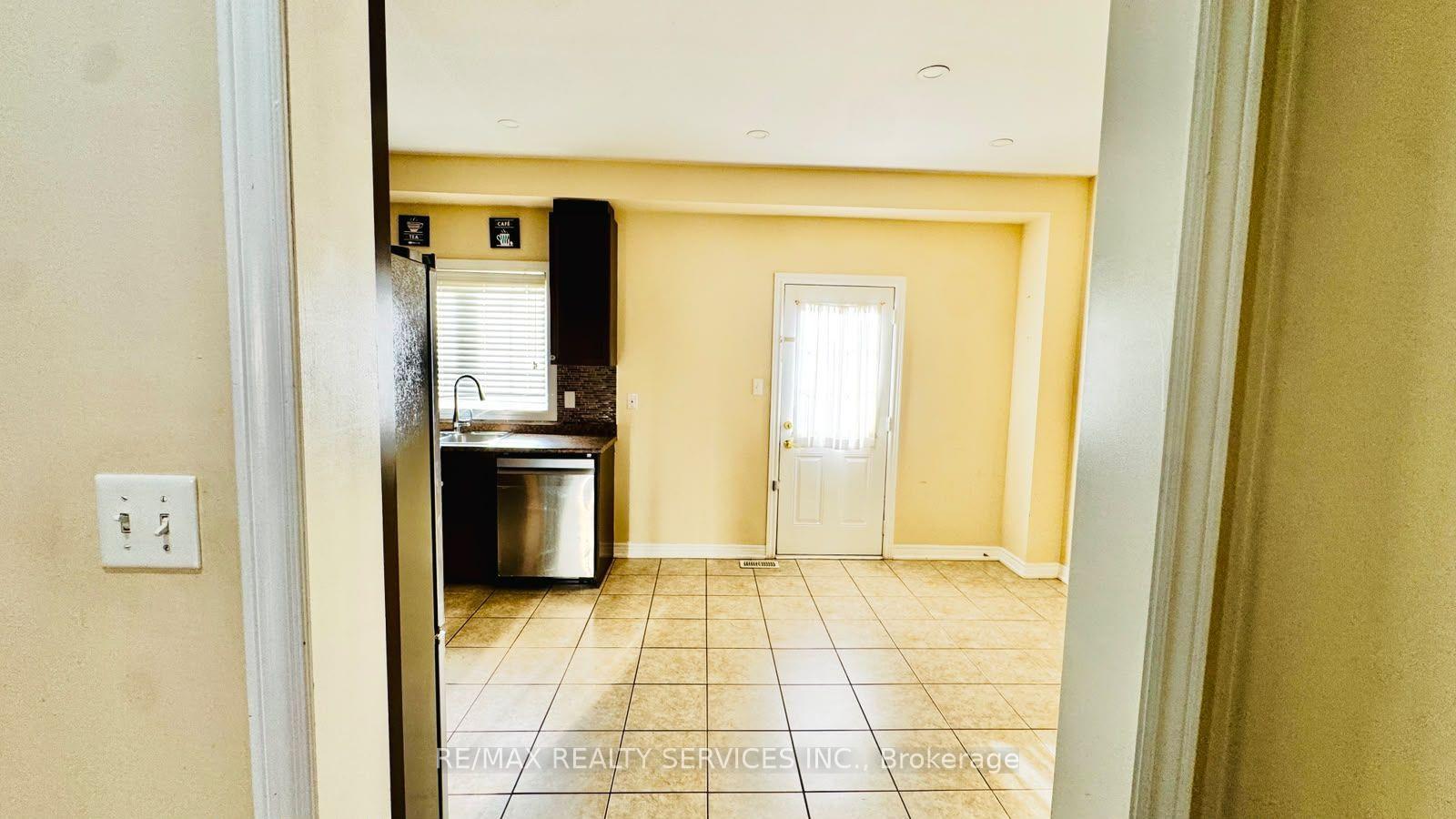 Photo 10 of 12 Urbana Road, Brampton, Bram West — HOMEH