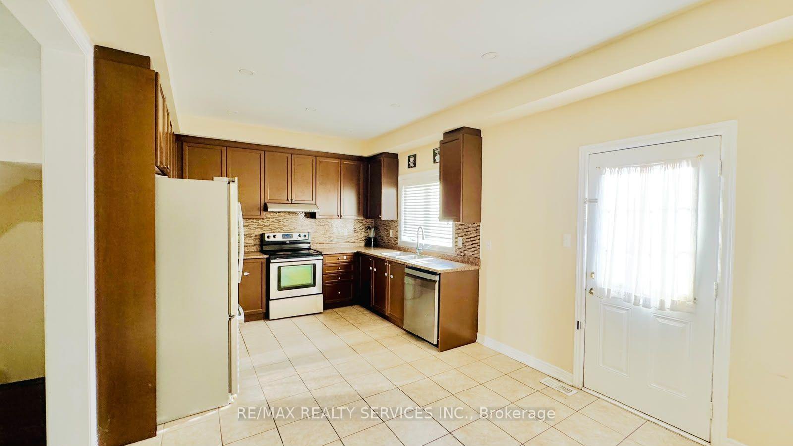 Photo 11 of 12 Urbana Road, Brampton, Bram West — HOMEH