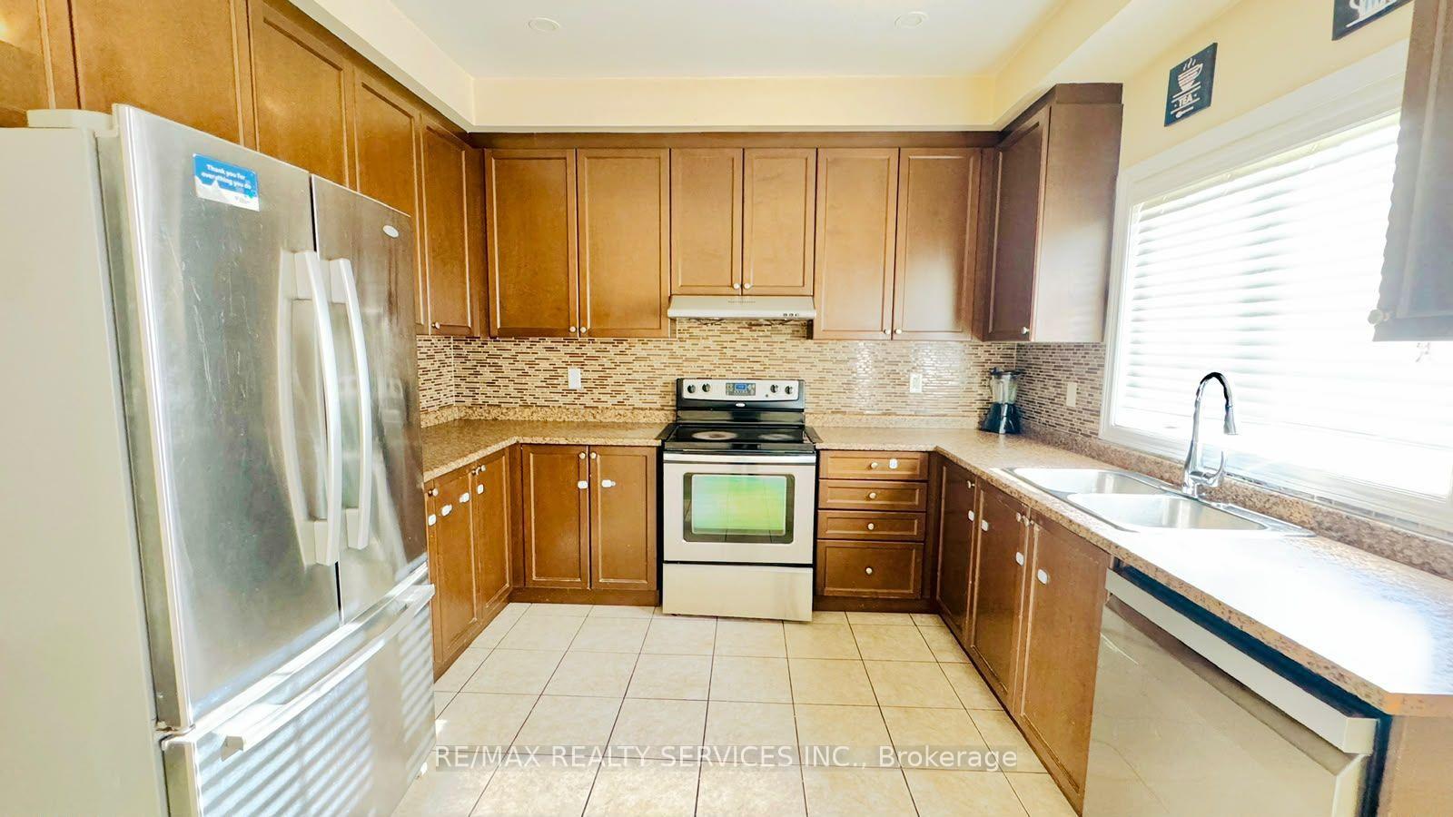 Photo 15 of 12 Urbana Road, Brampton, Bram West — HOMEH