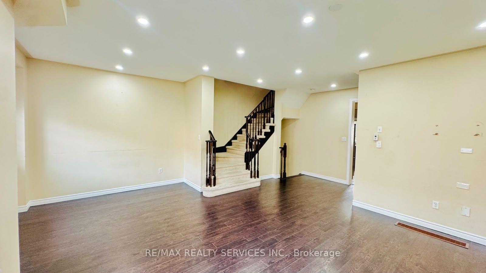 Photo 21 of 12 Urbana Road, Brampton, Bram West — HOMEH