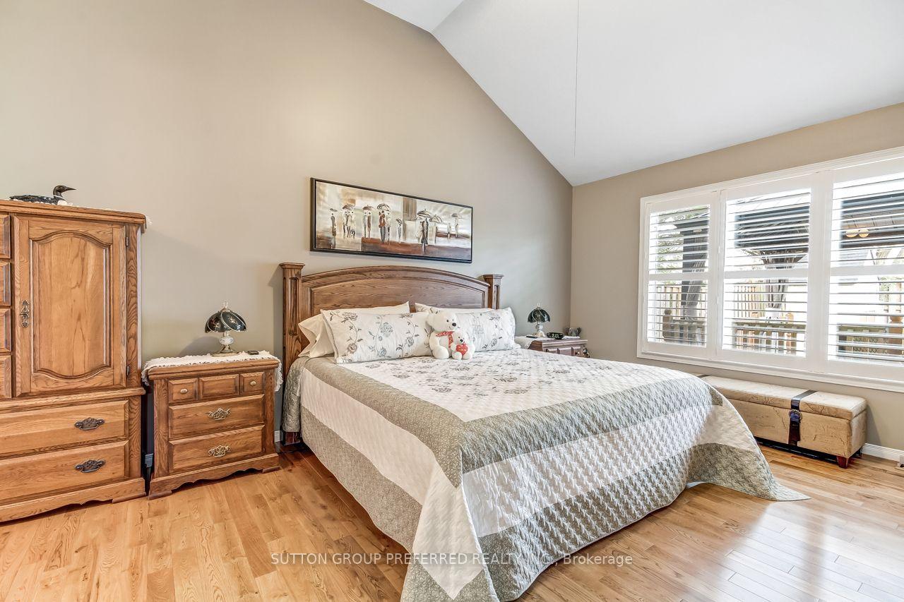 Photo 10 of 857 Silversmith Street, London, North M — HOMEH