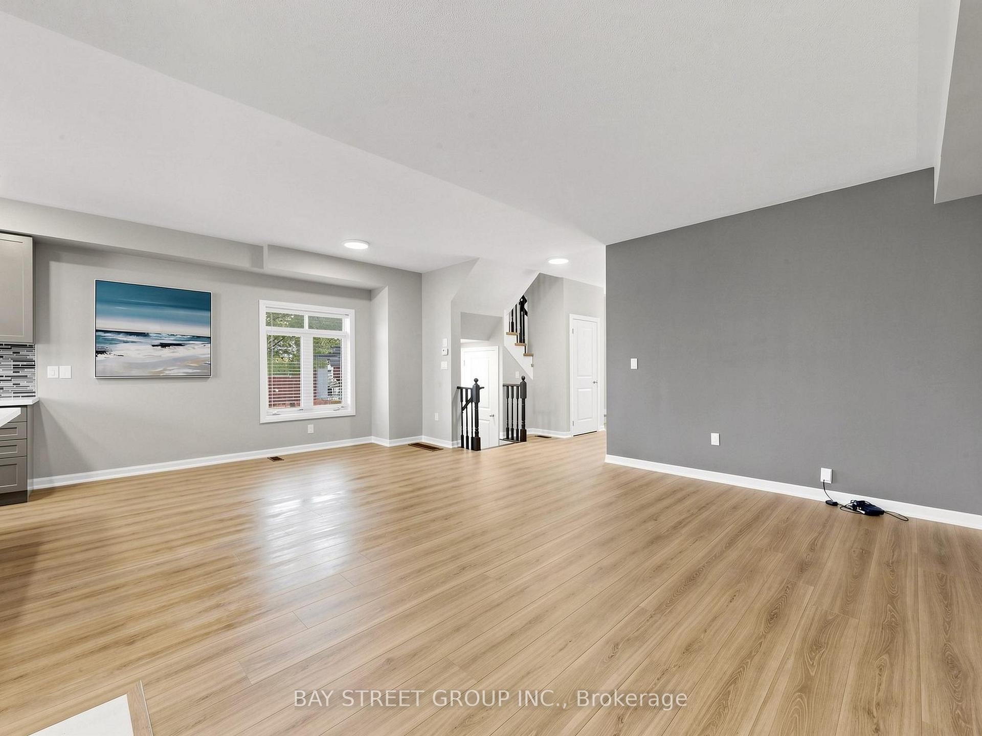 Photo 5 of 2 Longshore Way, Whitby, Port Whitby — HOMEH