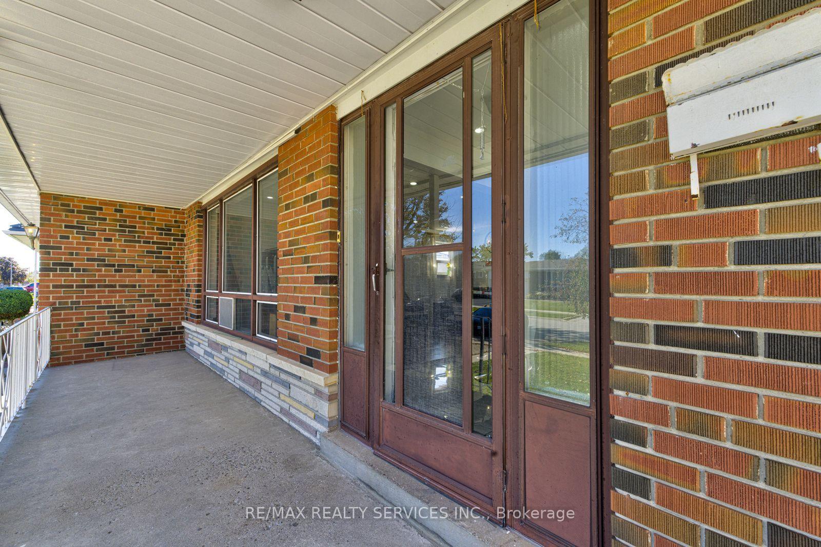 Photo 5 of 7558 Rockhill Road, Mississauga, Malton — HOMEH