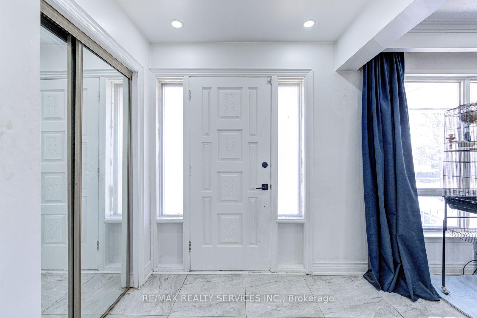 Photo 6 of 7558 Rockhill Road, Mississauga, Malton — HOMEH
