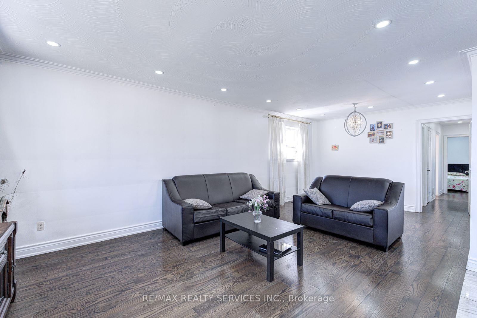 Photo 13 of 7558 Rockhill Road, Mississauga, Malton — HOMEH