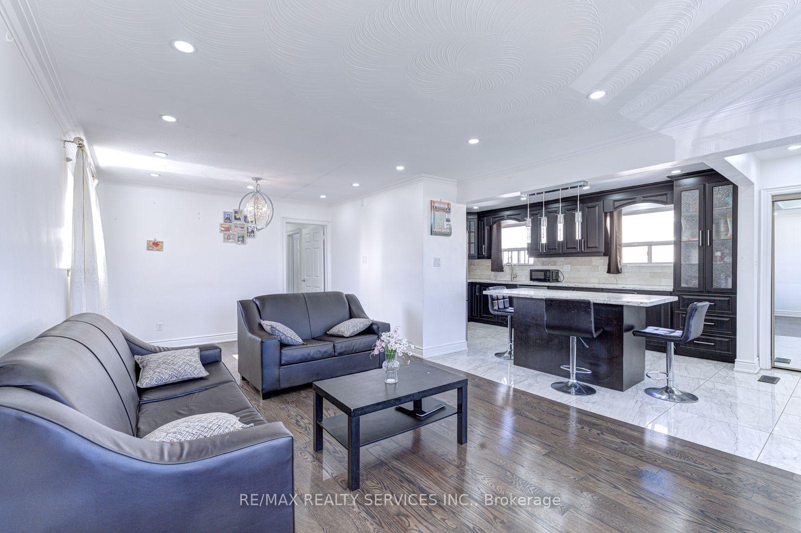 Photo 14 of 7558 Rockhill Road, Mississauga, Malton — HOMEH