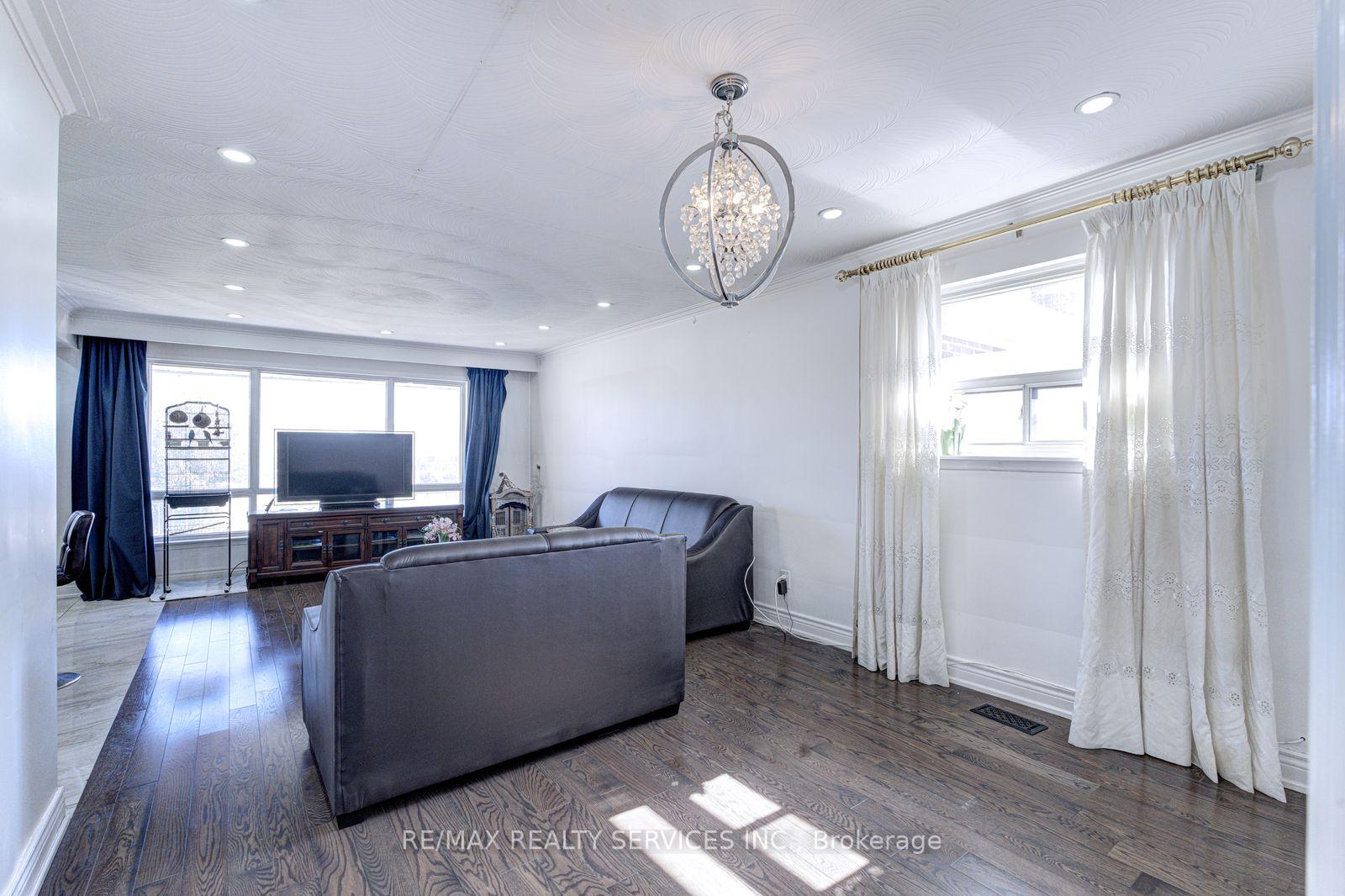 Photo 16 of 7558 Rockhill Road, Mississauga, Malton — HOMEH