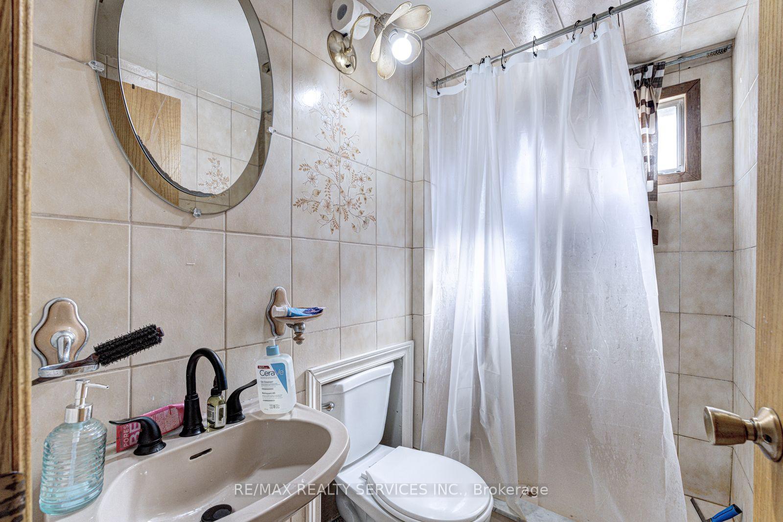 Photo 27 of 7558 Rockhill Road, Mississauga, Malton — HOMEH