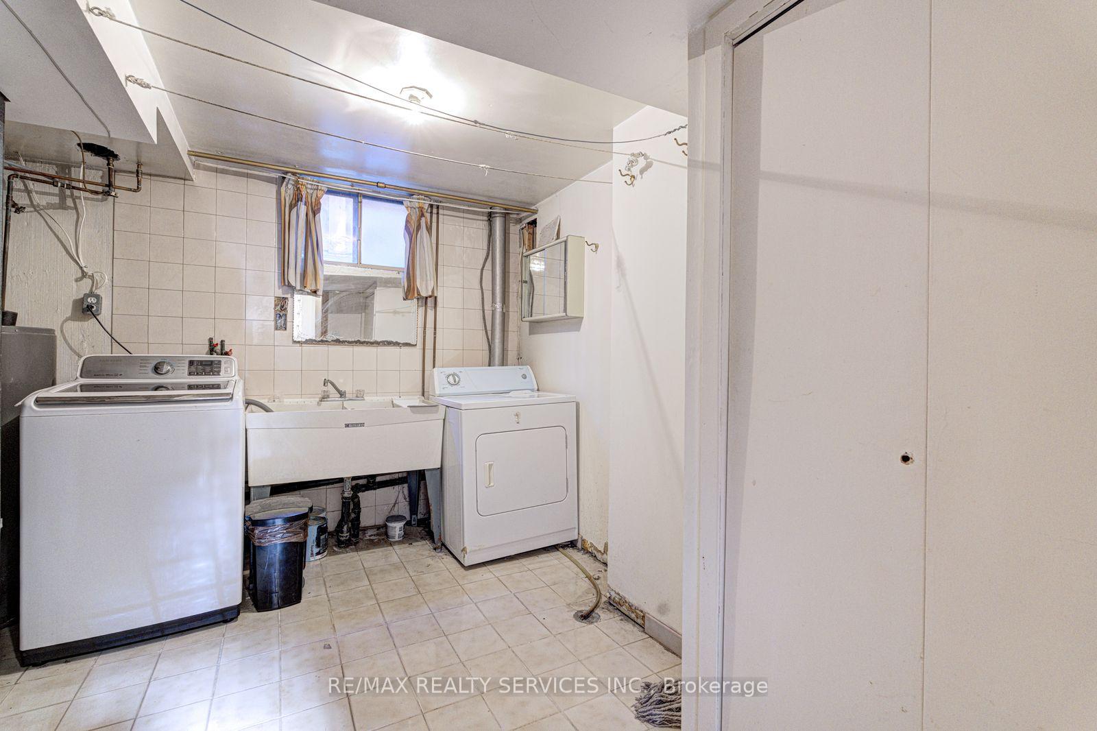 Photo 28 of 7558 Rockhill Road, Mississauga, Malton — HOMEH