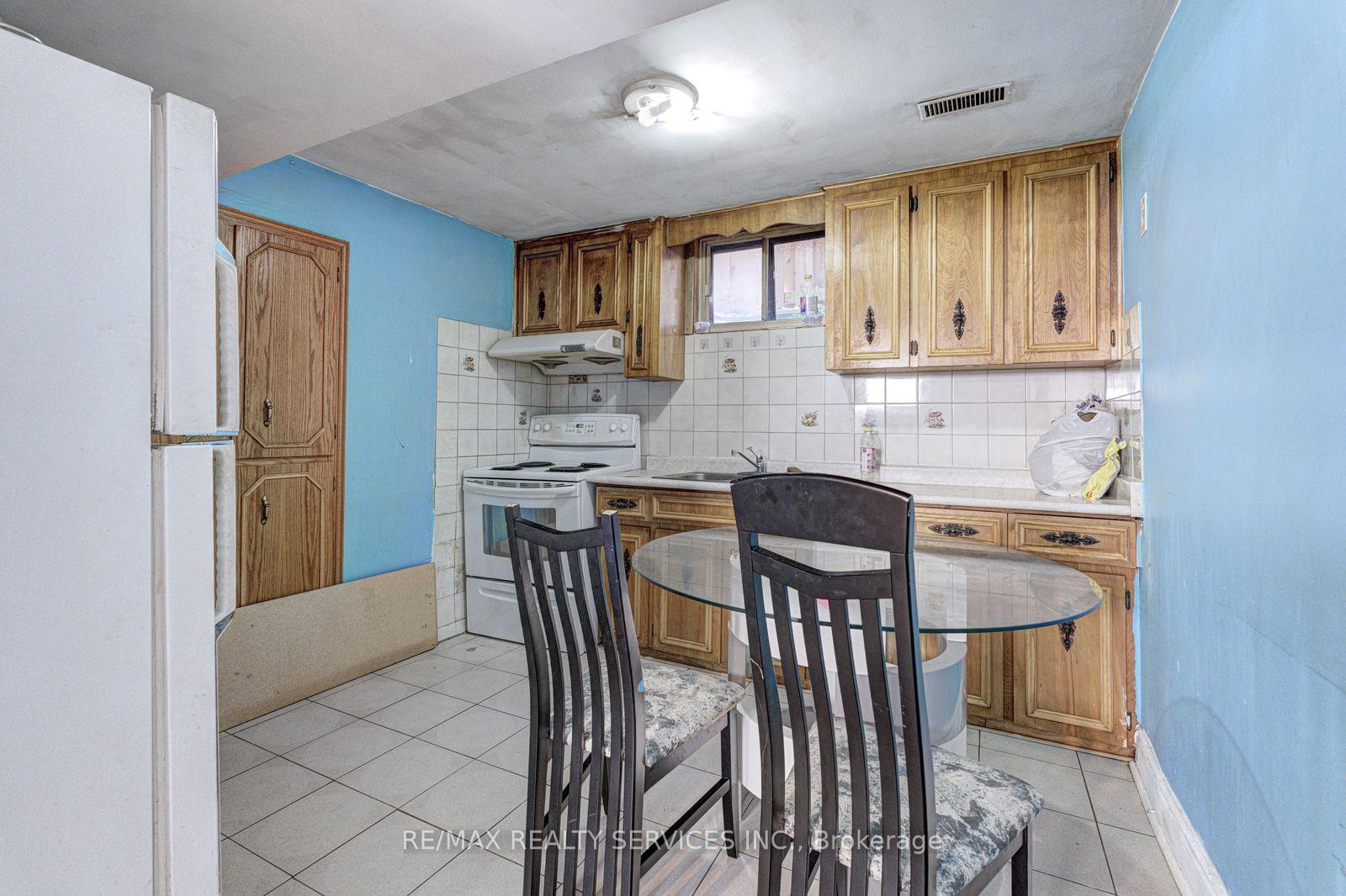 Photo 30 of 7558 Rockhill Road, Mississauga, Malton — HOMEH