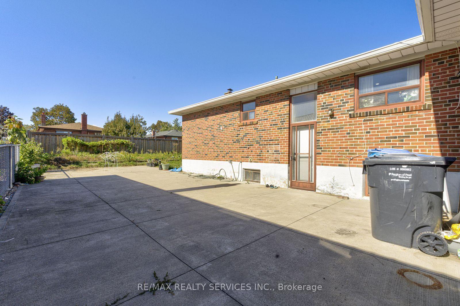 Photo 33 of 7558 Rockhill Road, Mississauga, Malton — HOMEH