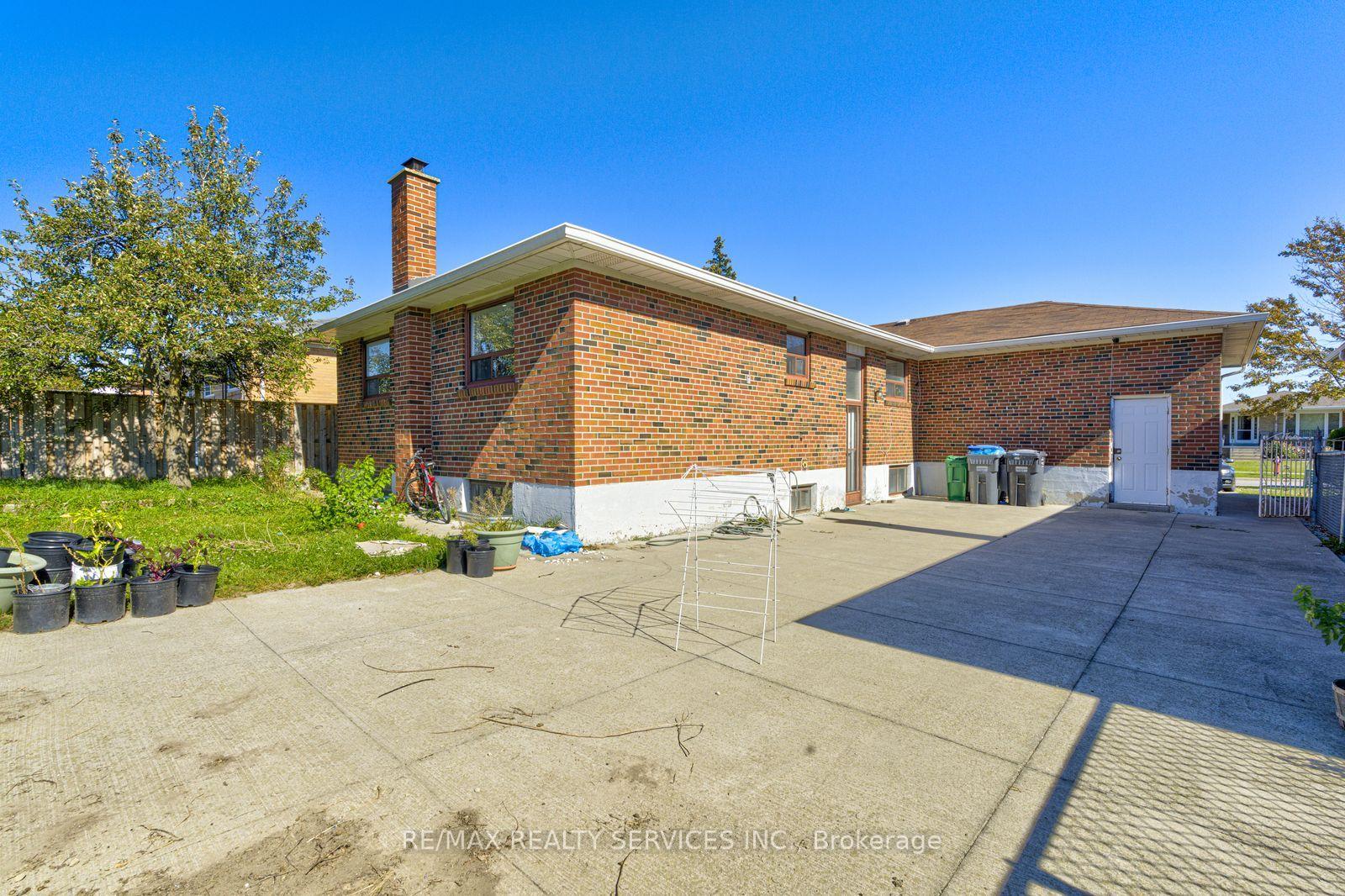 Photo 34 of 7558 Rockhill Road, Mississauga, Malton — HOMEH