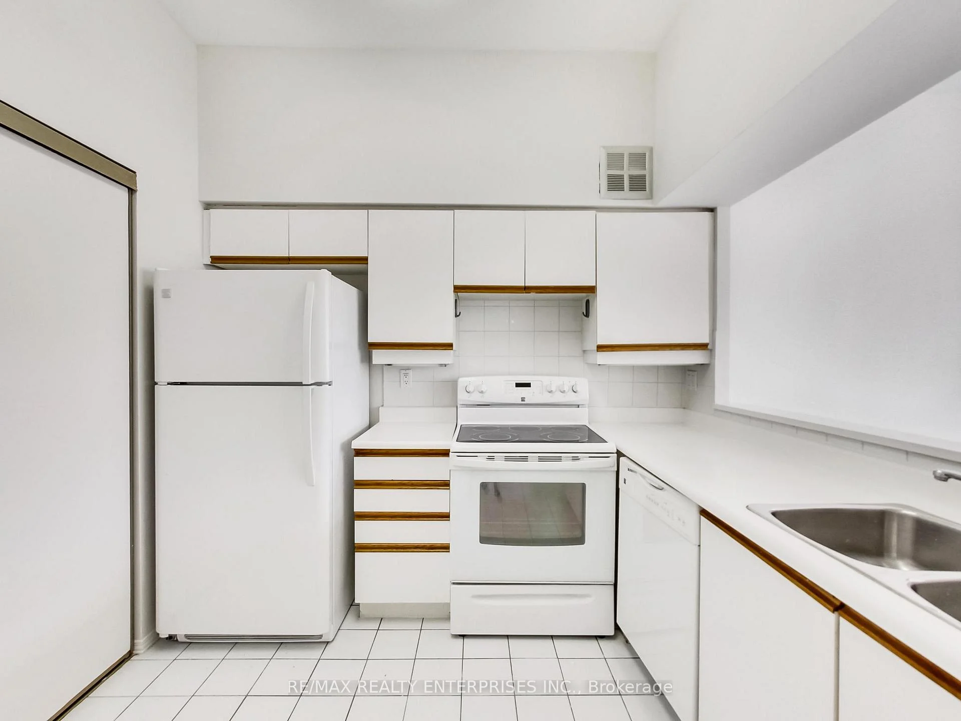 Photo 24 of Unit 110B, 3605 Kariya Drive, Mississauga, City Centre — HOMEH