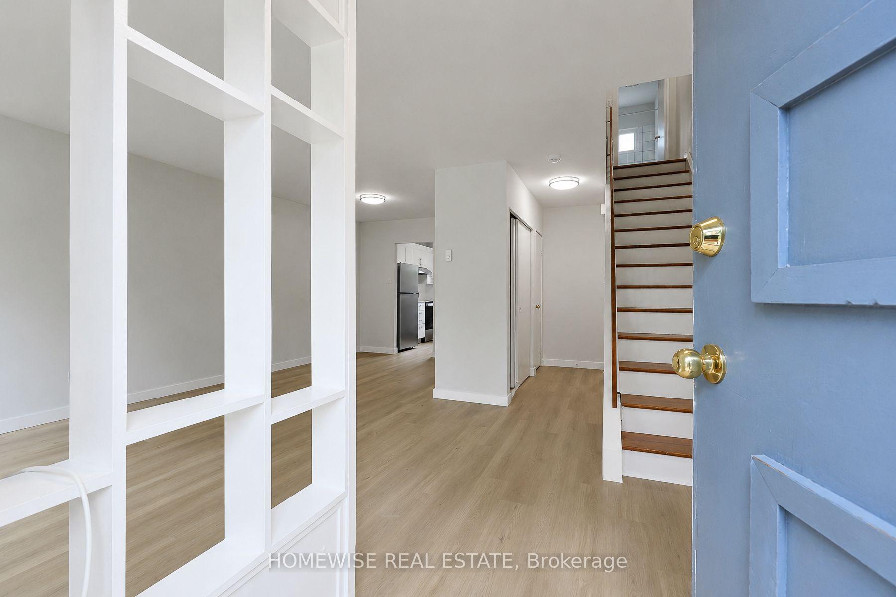 Photo 3 of Unit 27, 1350 Winding Trail, Mississauga, Applewood — HOMEH