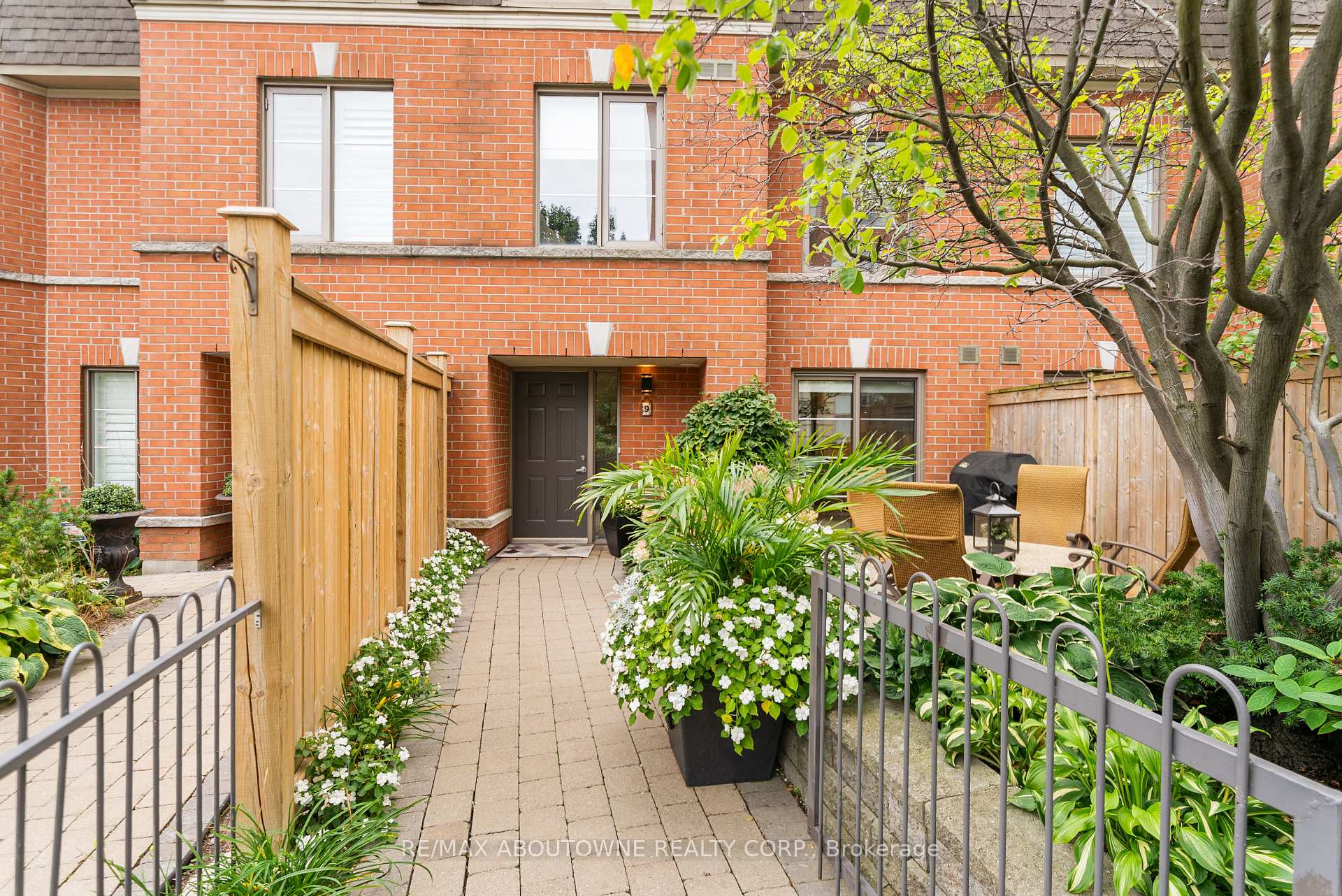 Photo 3 of Unit TH9, 442 Maple Avenue, Burlington, Brant — HOMEH