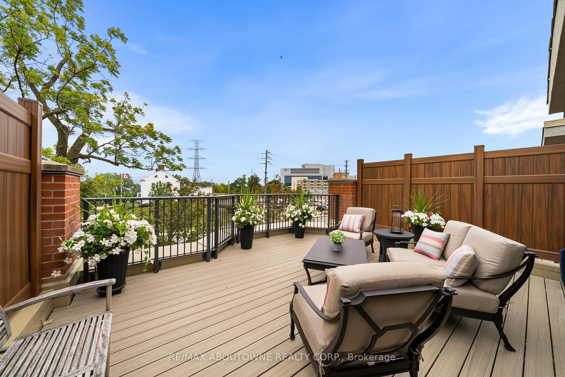 Photo 38 of Unit TH9, 442 Maple Avenue, Burlington, Brant — HOMEH