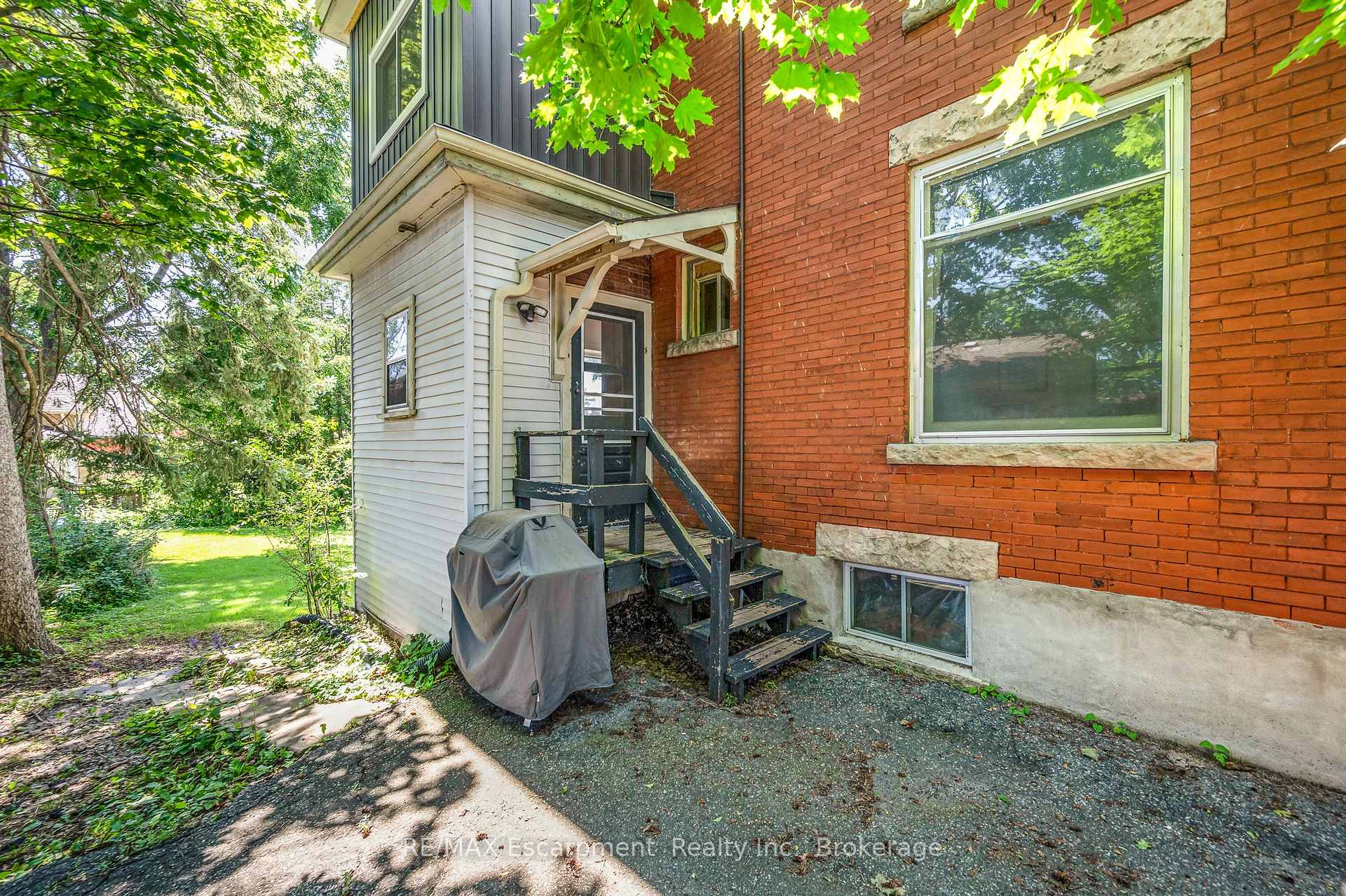 Photo 5 of 458 Woolwich Street, Guelph, Exhibition Park — HOMEH