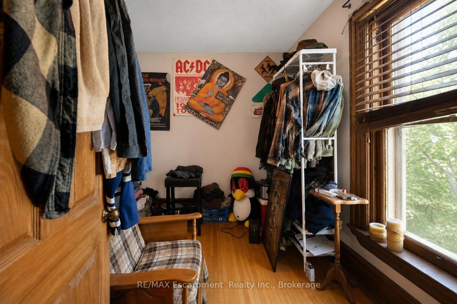 Photo 24 of 458 Woolwich Street, Guelph, Exhibition Park — HOMEH