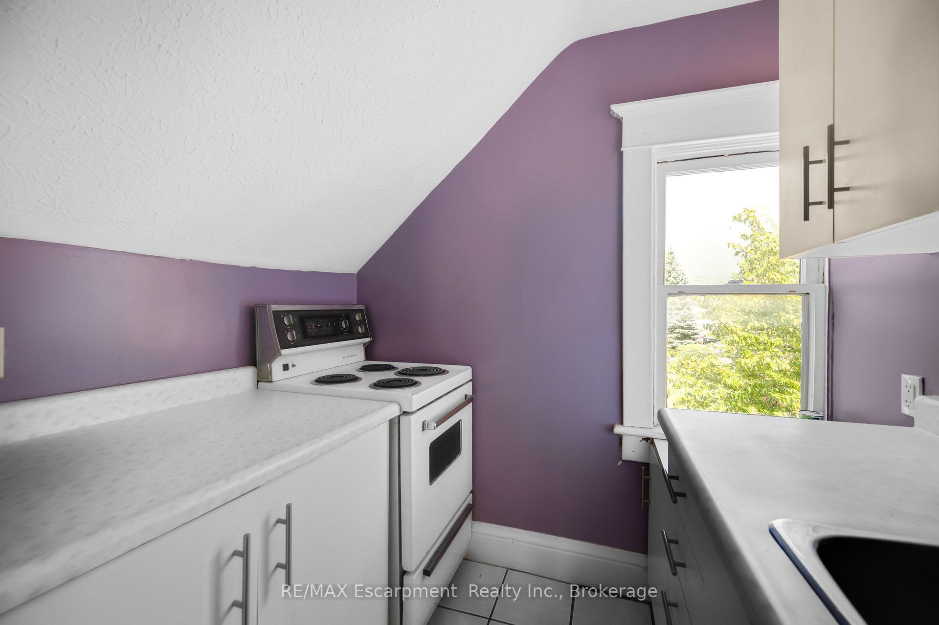 Photo 31 of 458 Woolwich Street, Guelph, Exhibition Park — HOMEH