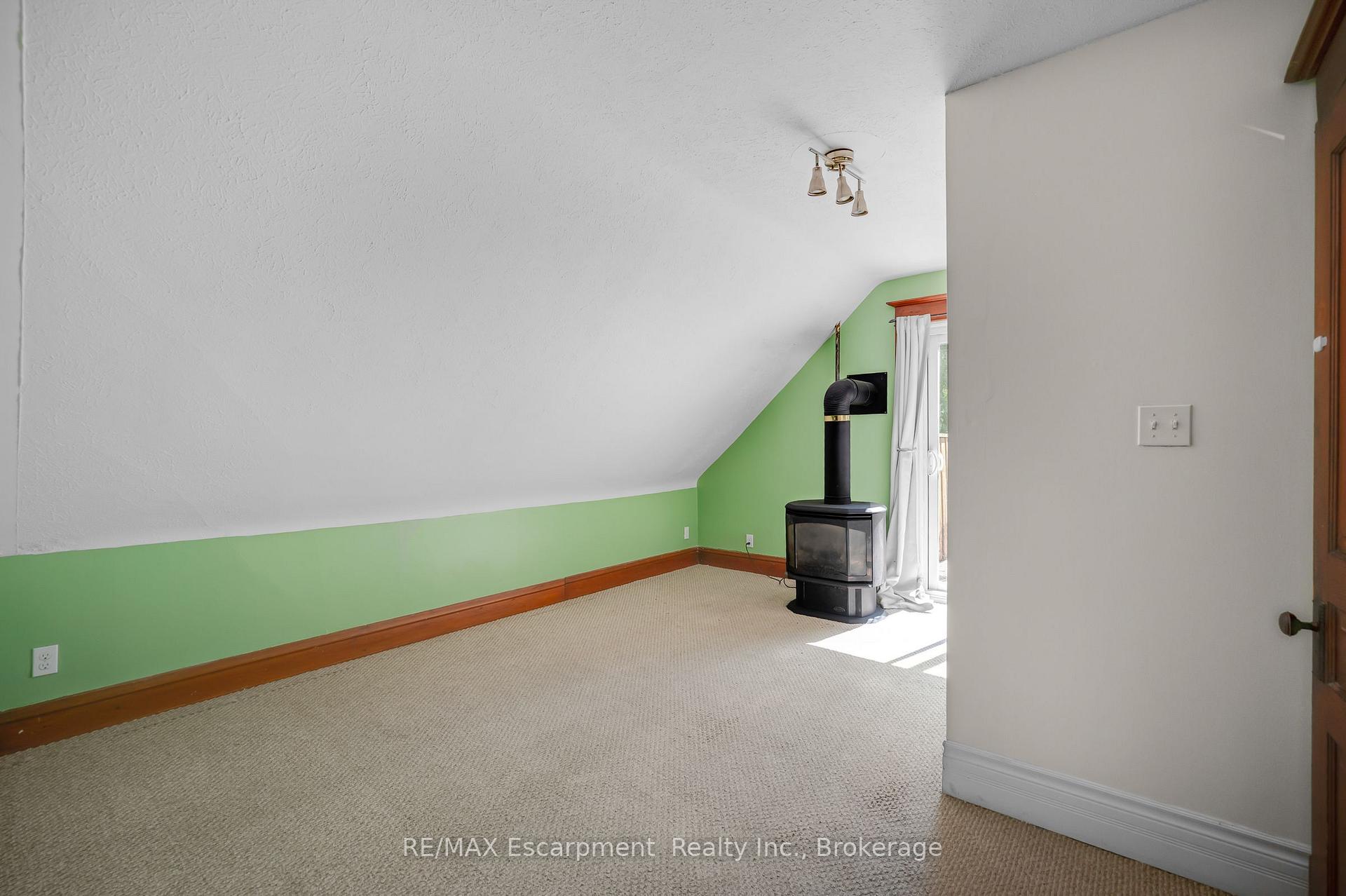 Photo 32 of 458 Woolwich Street, Guelph, Exhibition Park — HOMEH