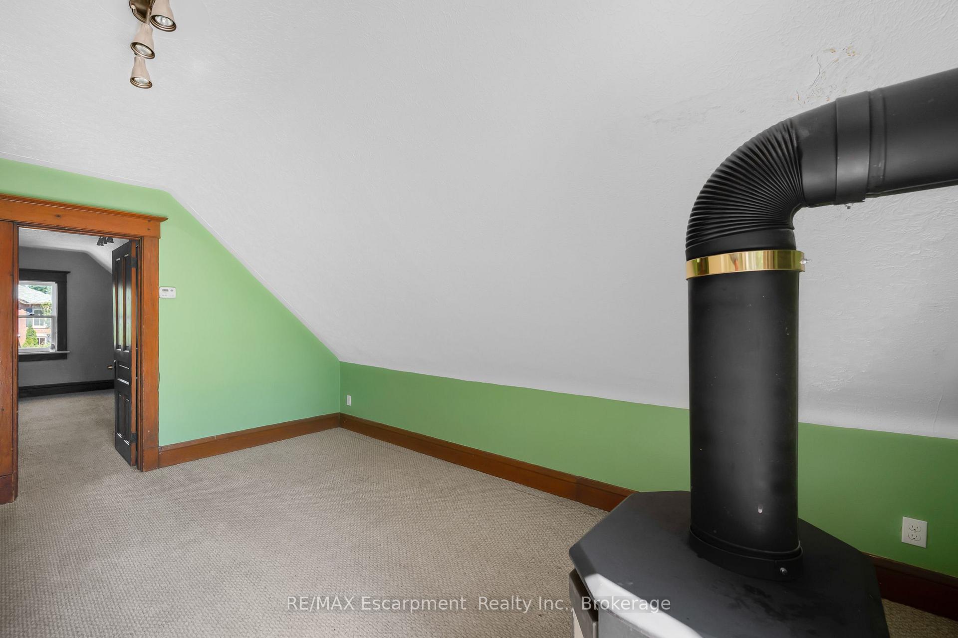 Photo 34 of 458 Woolwich Street, Guelph, Exhibition Park — HOMEH