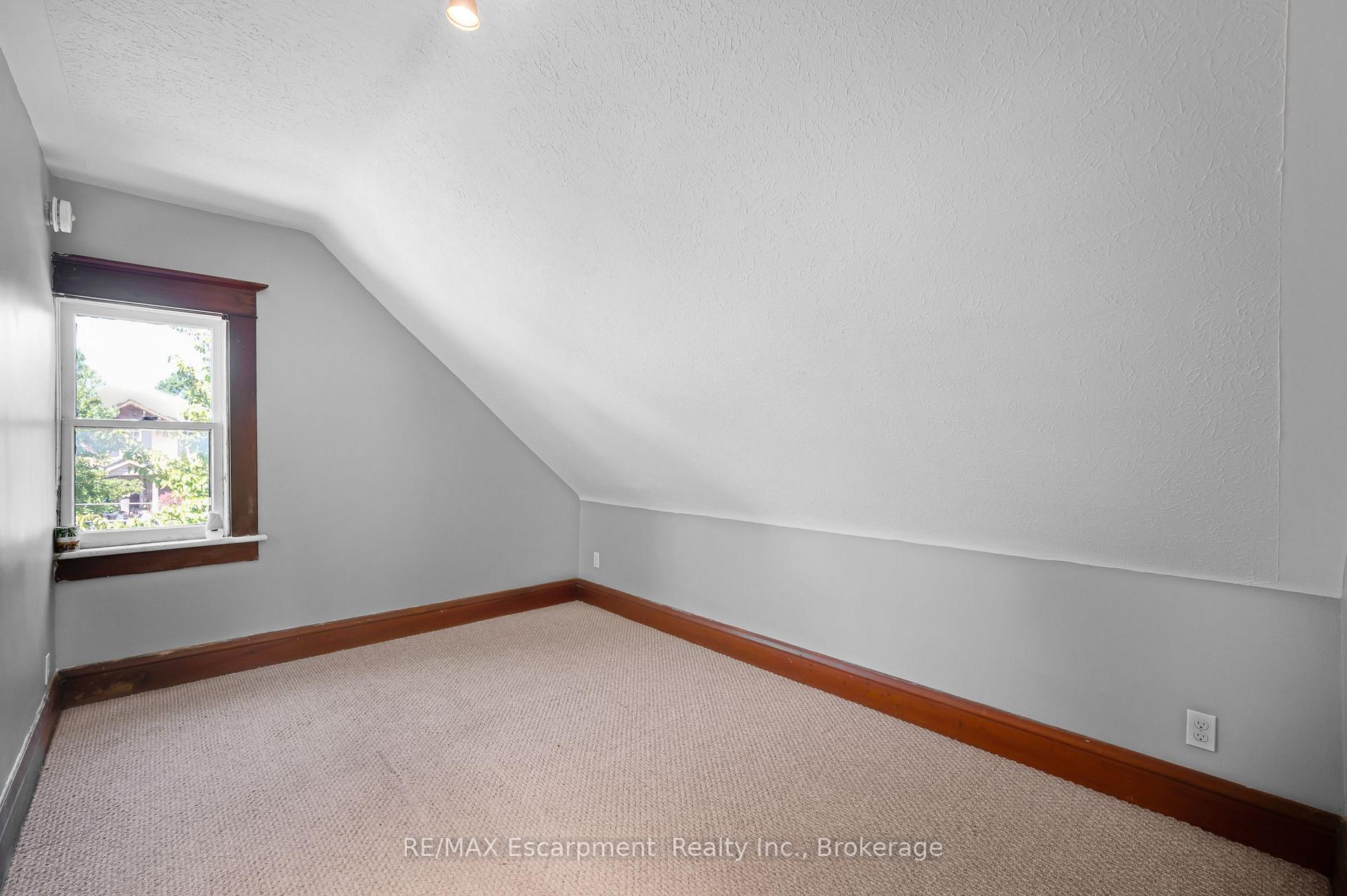 Photo 35 of 458 Woolwich Street, Guelph, Exhibition Park — HOMEH