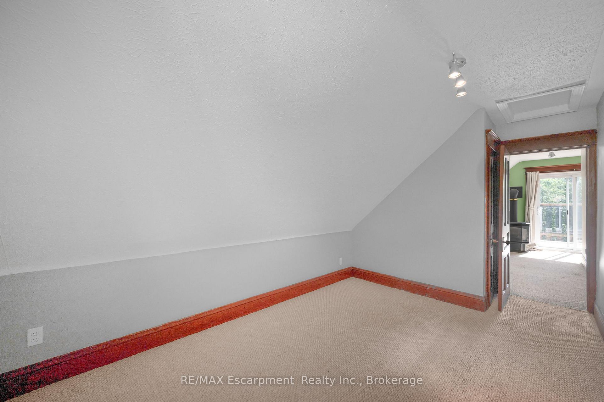 Photo 36 of 458 Woolwich Street, Guelph, Exhibition Park — HOMEH