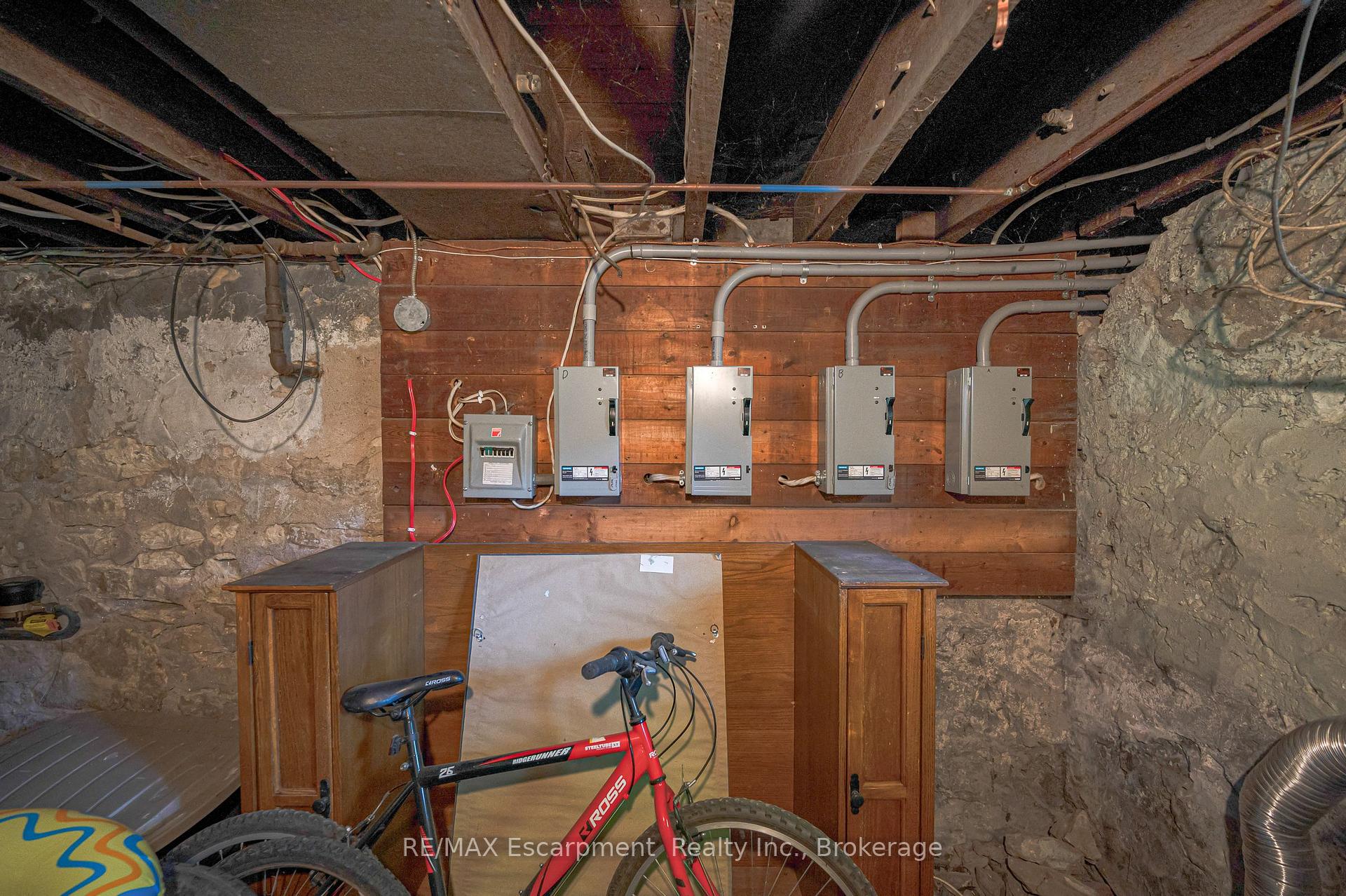 Photo 40 of 458 Woolwich Street, Guelph, Exhibition Park — HOMEH