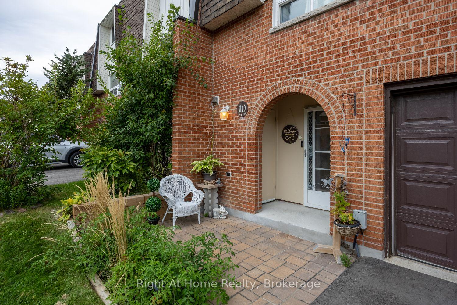 Photo 2 of 10 Newing Court, Ajax, South East — HOMEH