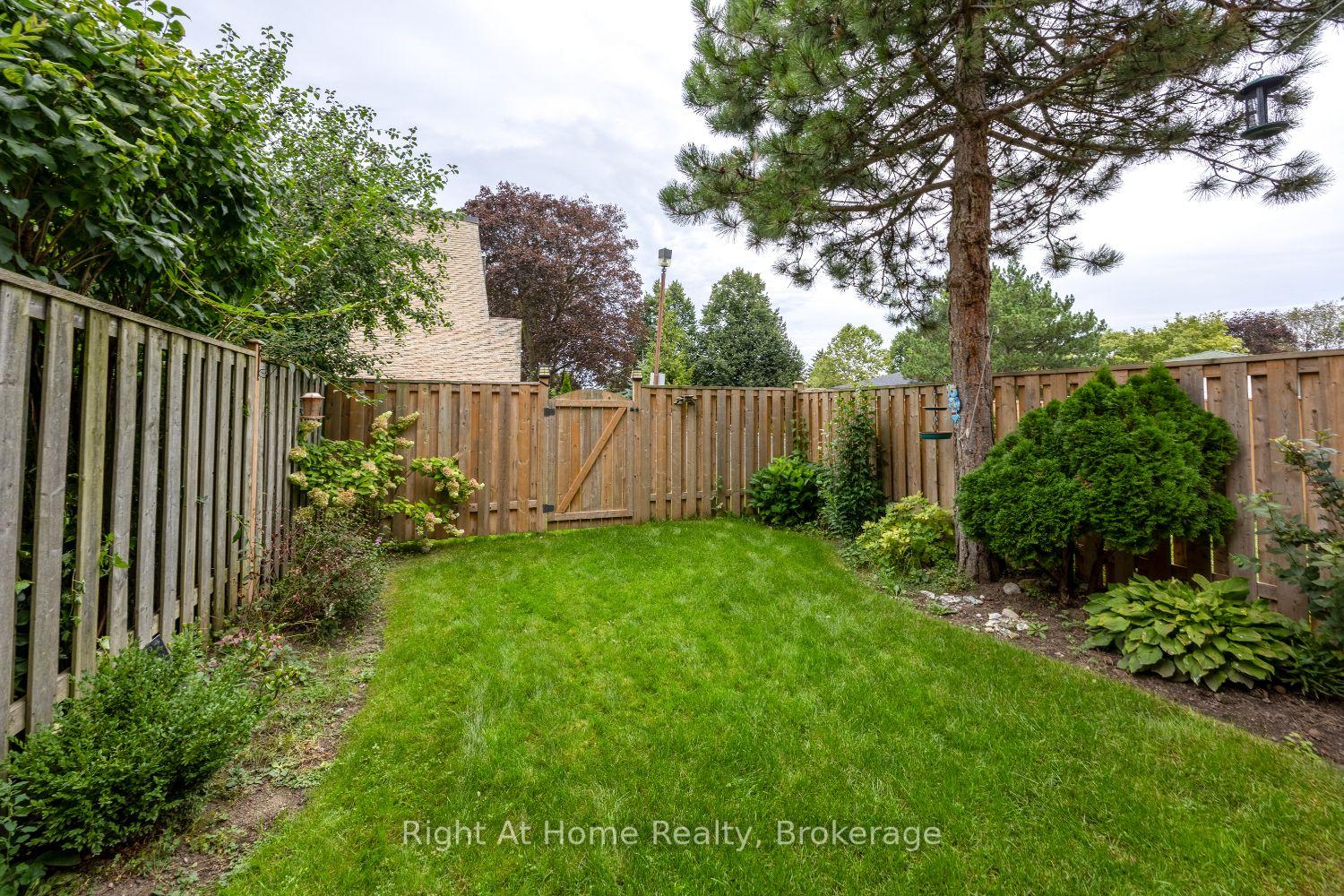 Photo 7 of 10 Newing Court, Ajax, South East — HOMEH