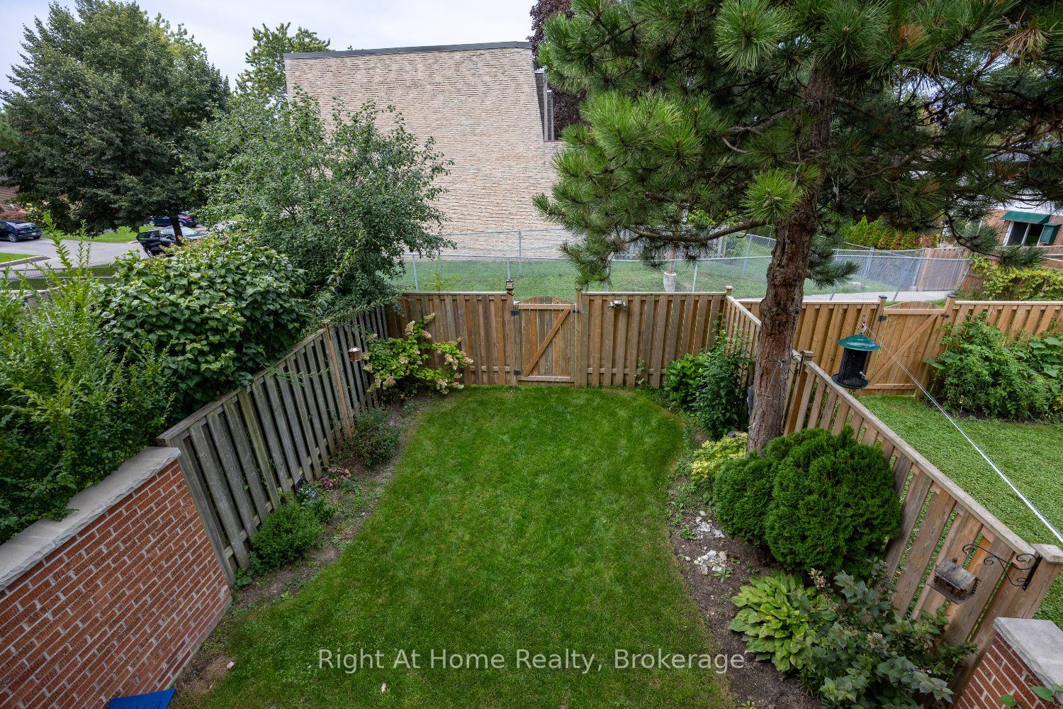 Photo 8 of 10 Newing Court, Ajax, South East — HOMEH