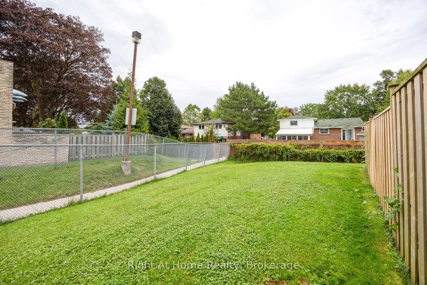 Photo 9 of 10 Newing Court, Ajax, South East — HOMEH