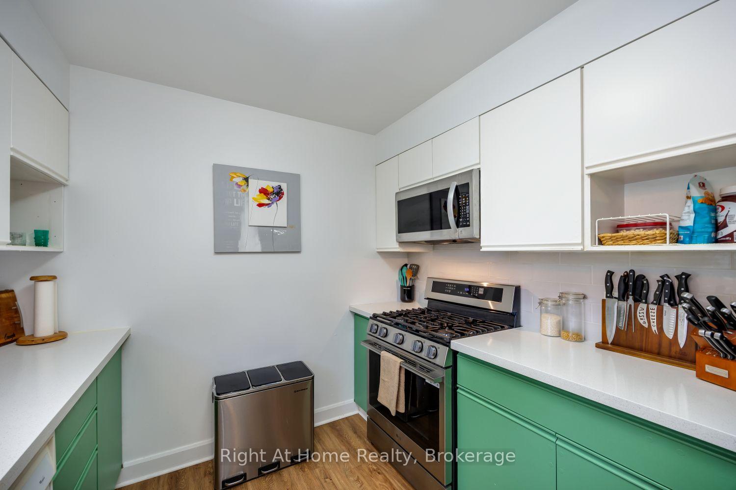 Photo 12 of 10 Newing Court, Ajax, South East — HOMEH