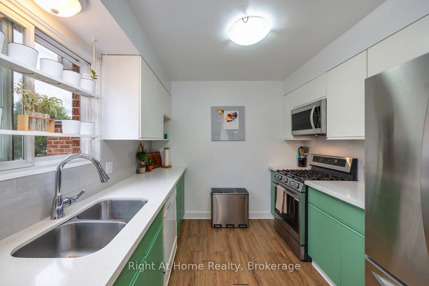 Photo 13 of 10 Newing Court, Ajax, South East — HOMEH