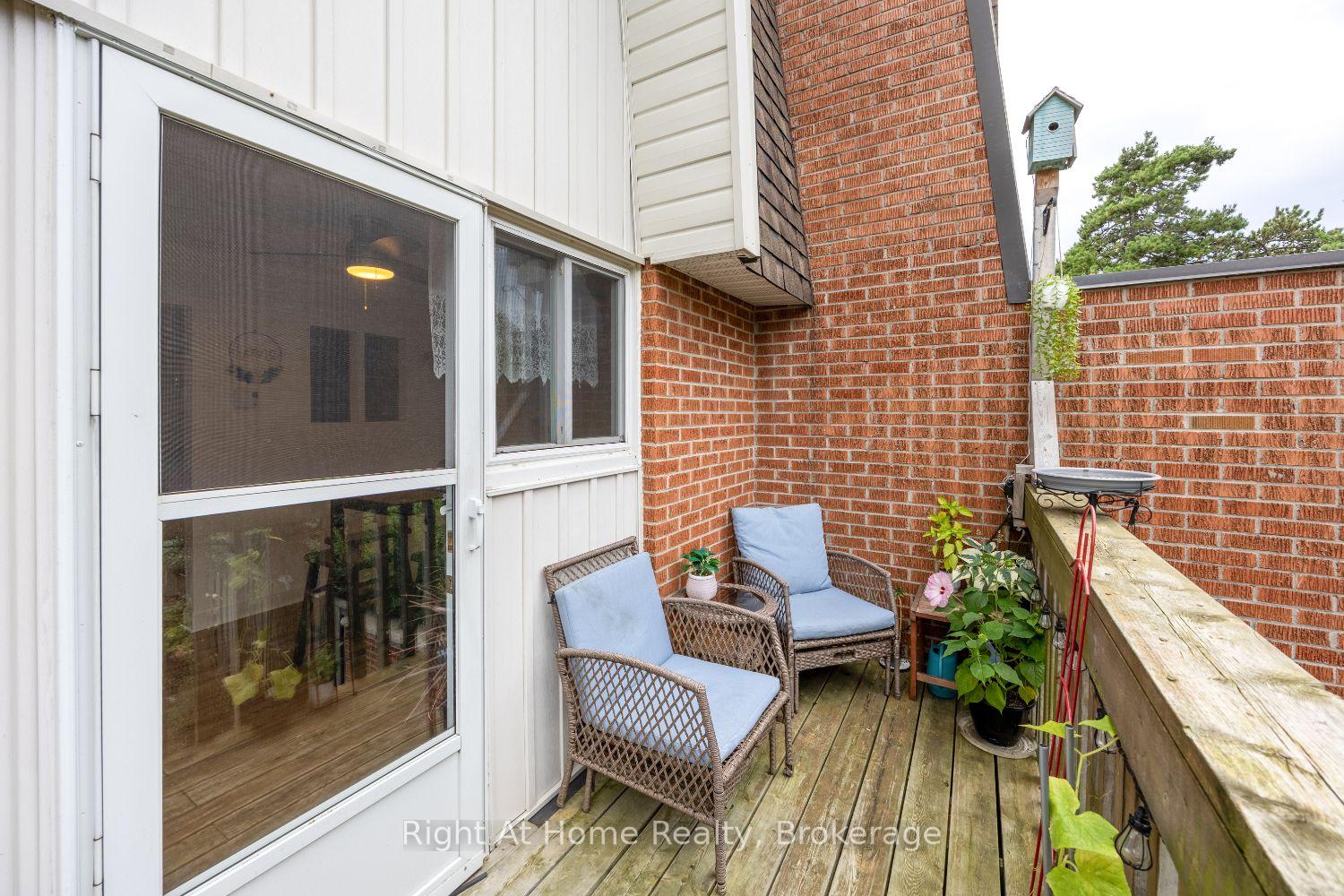 Photo 16 of 10 Newing Court, Ajax, South East — HOMEH
