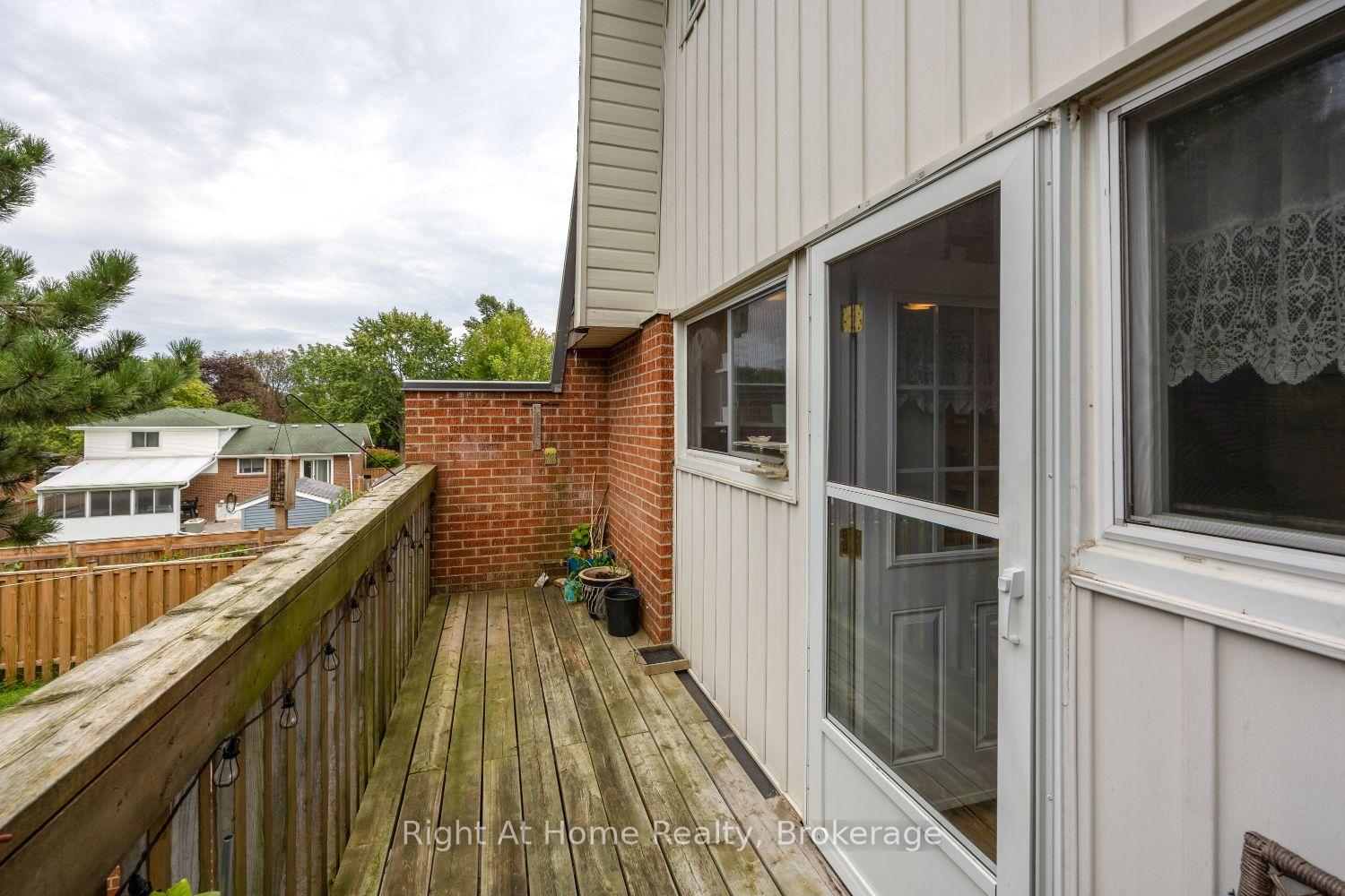 Photo 17 of 10 Newing Court, Ajax, South East — HOMEH