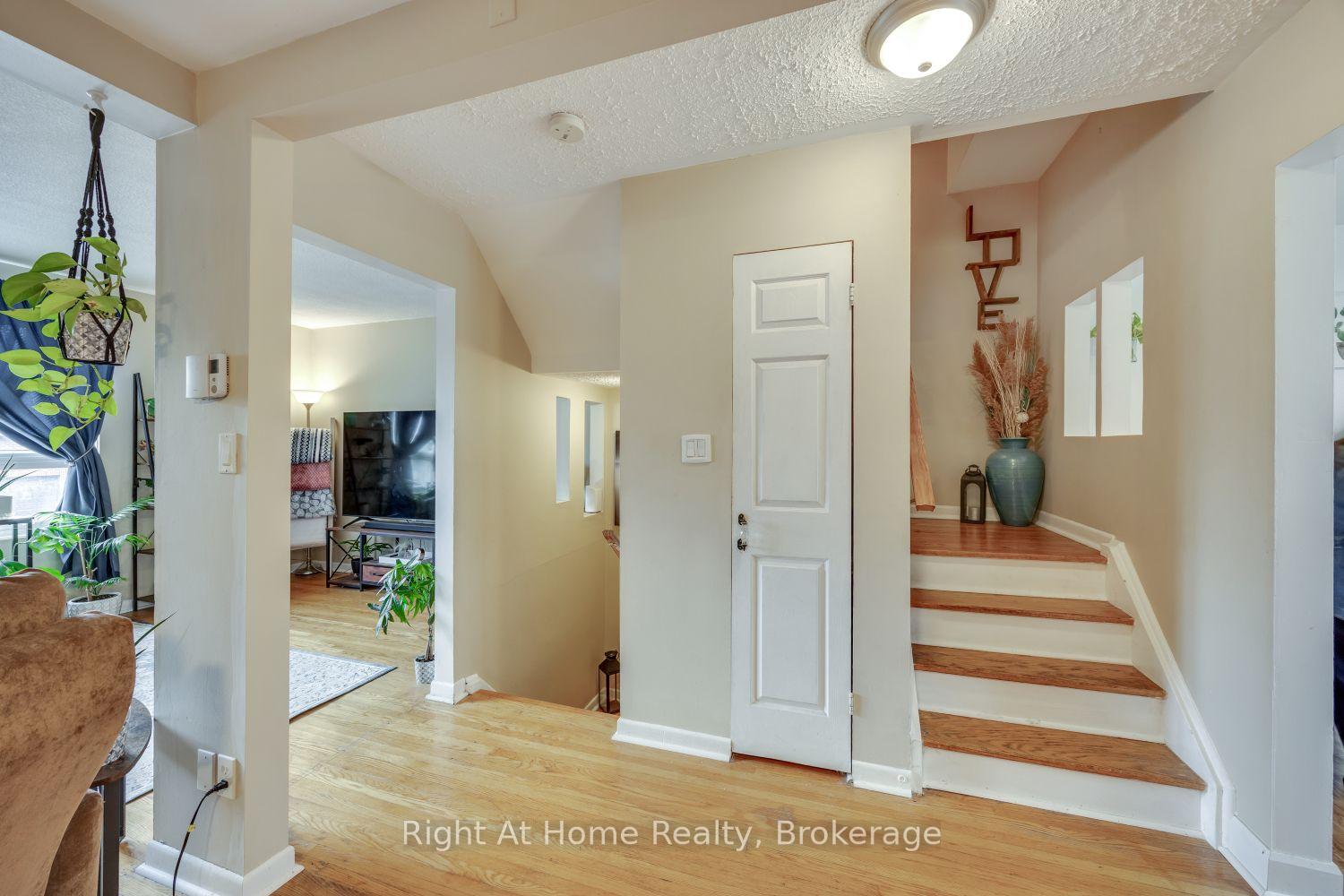 Photo 23 of 10 Newing Court, Ajax, South East — HOMEH