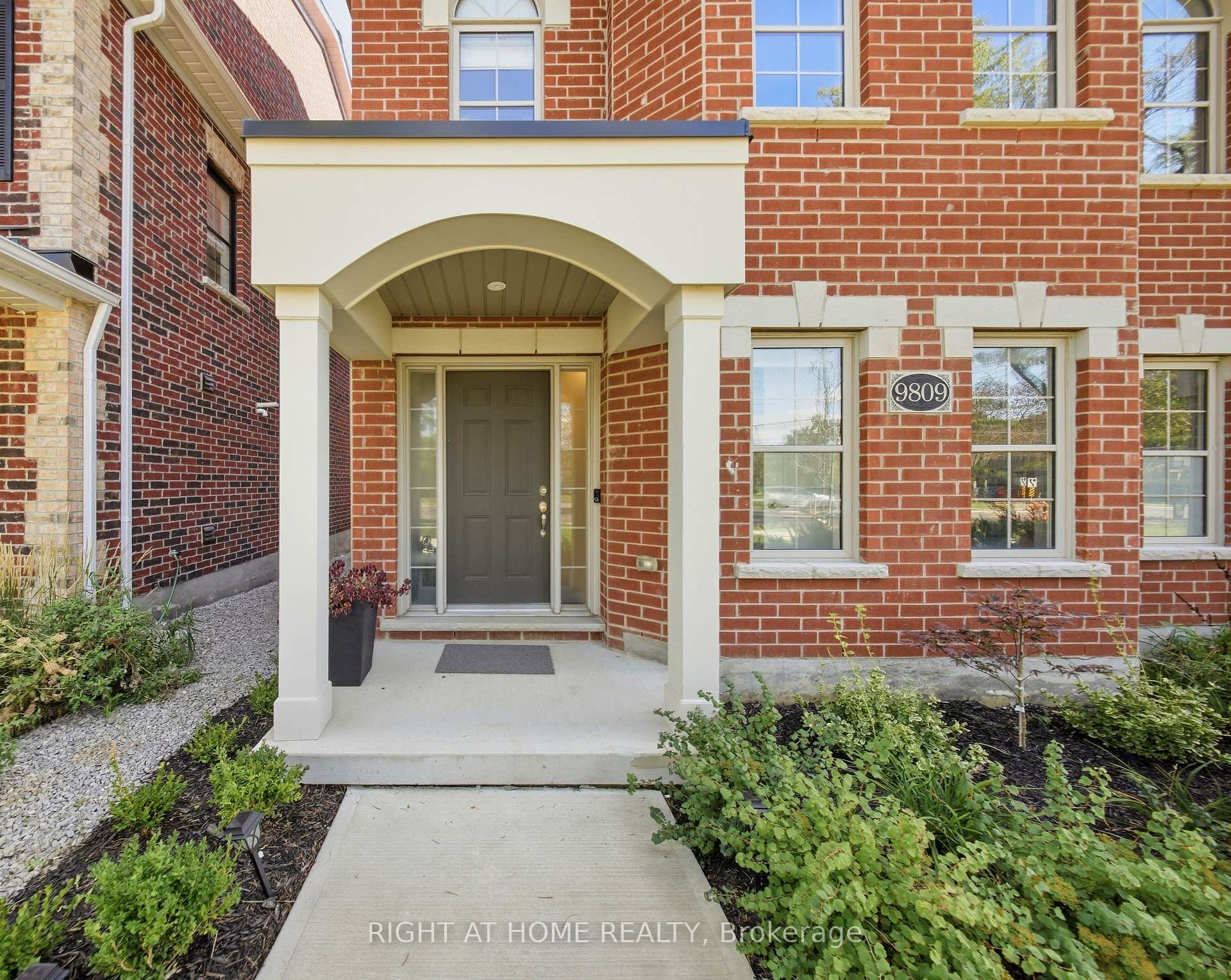 Photo 2 of 9809 Keele Street, Vaughan, Maple — HOMEH