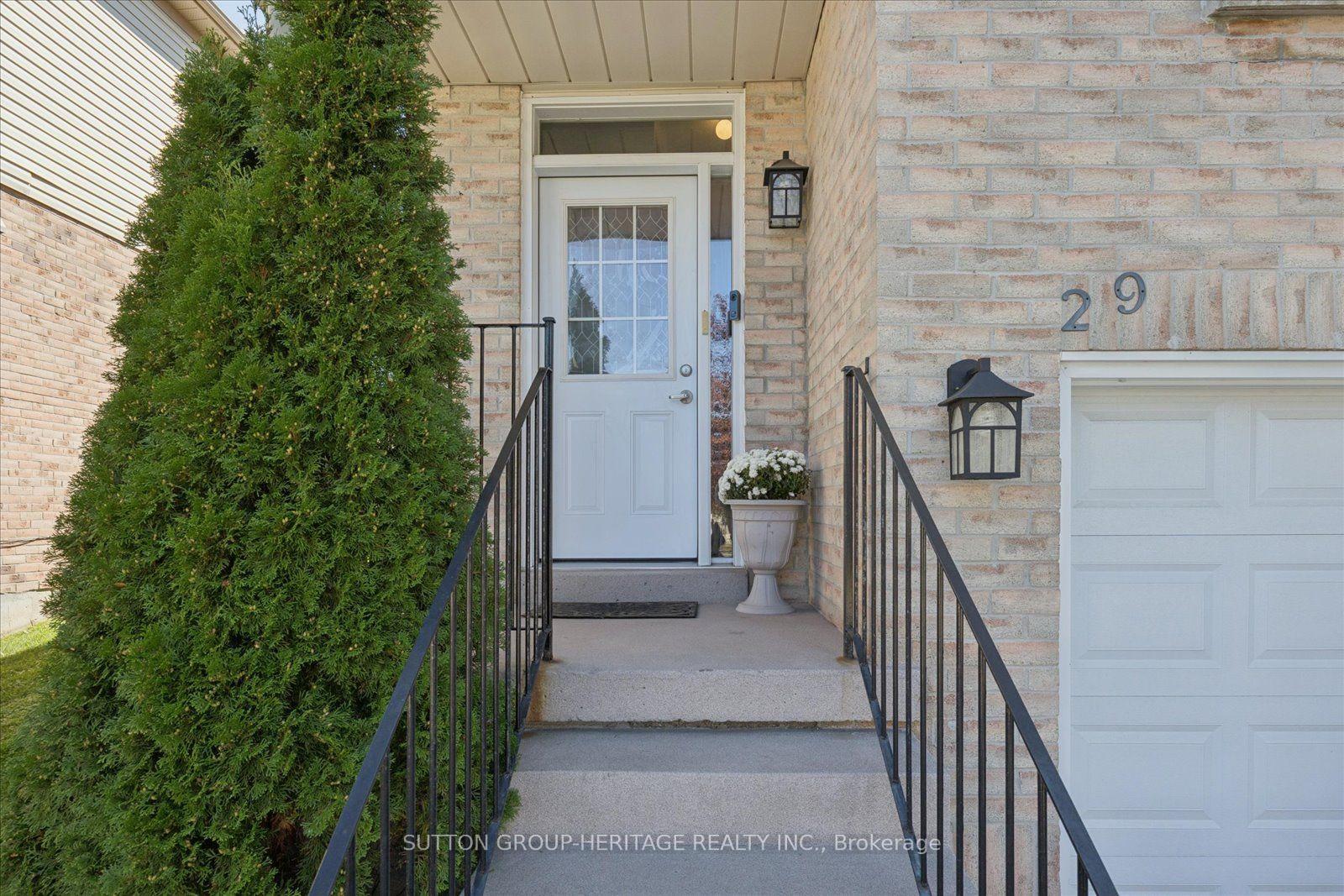 Photo 3 of Unit 14, 29 Alexis Way, Whitby, Williamsburg — HOMEH