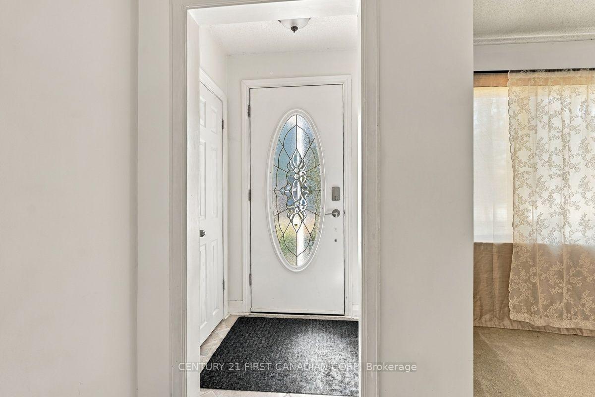 Photo 7 of 407 Boler Road, London, South K — HOMEH