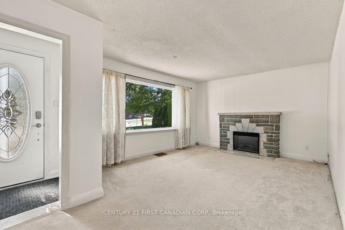 Photo 8 of 407 Boler Road, London, South K — HOMEH