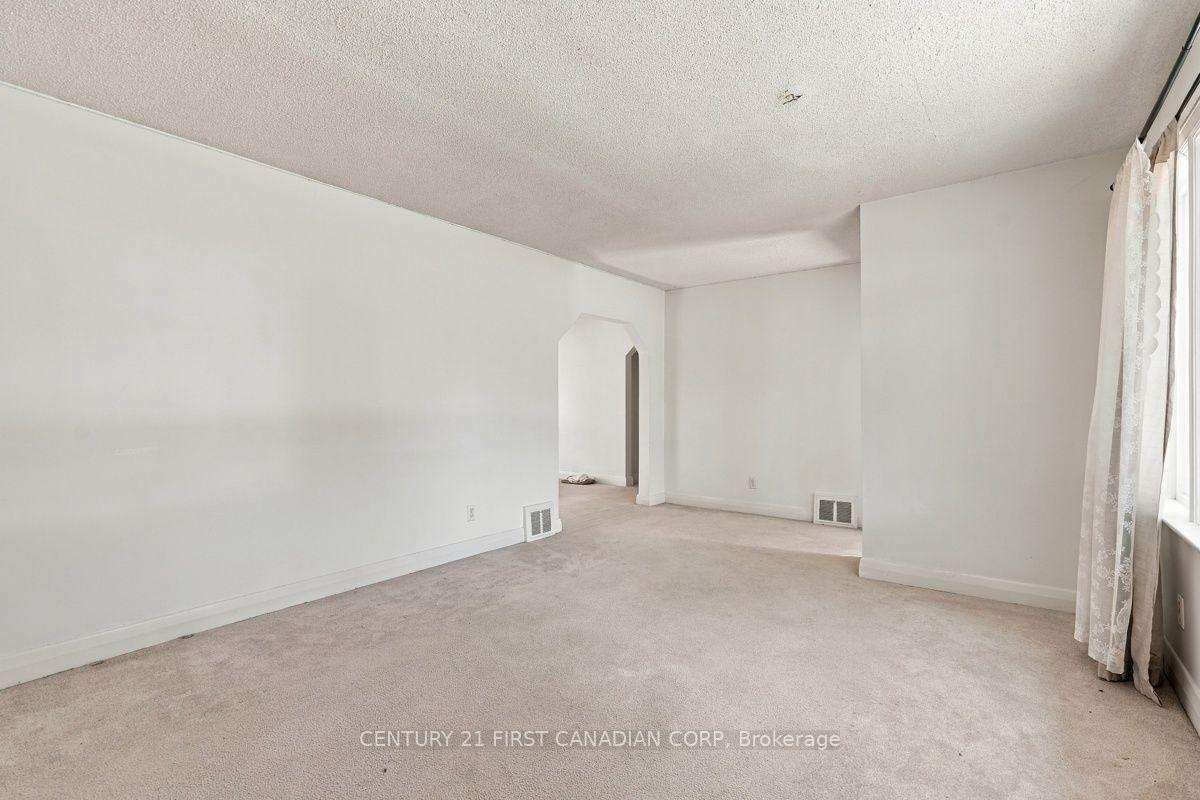 Photo 11 of 407 Boler Road, London, South K — HOMEH