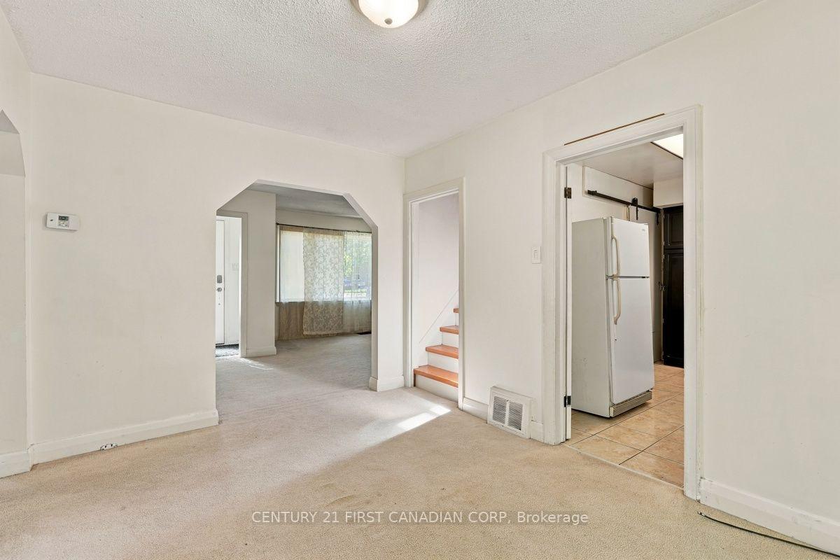 Photo 15 of 407 Boler Road, London, South K — HOMEH