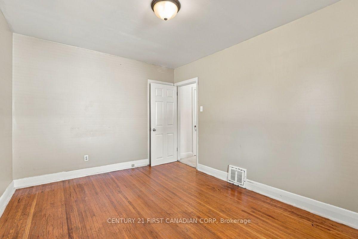 Photo 24 of 407 Boler Road, London, South K — HOMEH