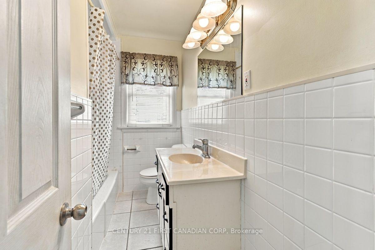 Photo 25 of 407 Boler Road, London, South K — HOMEH