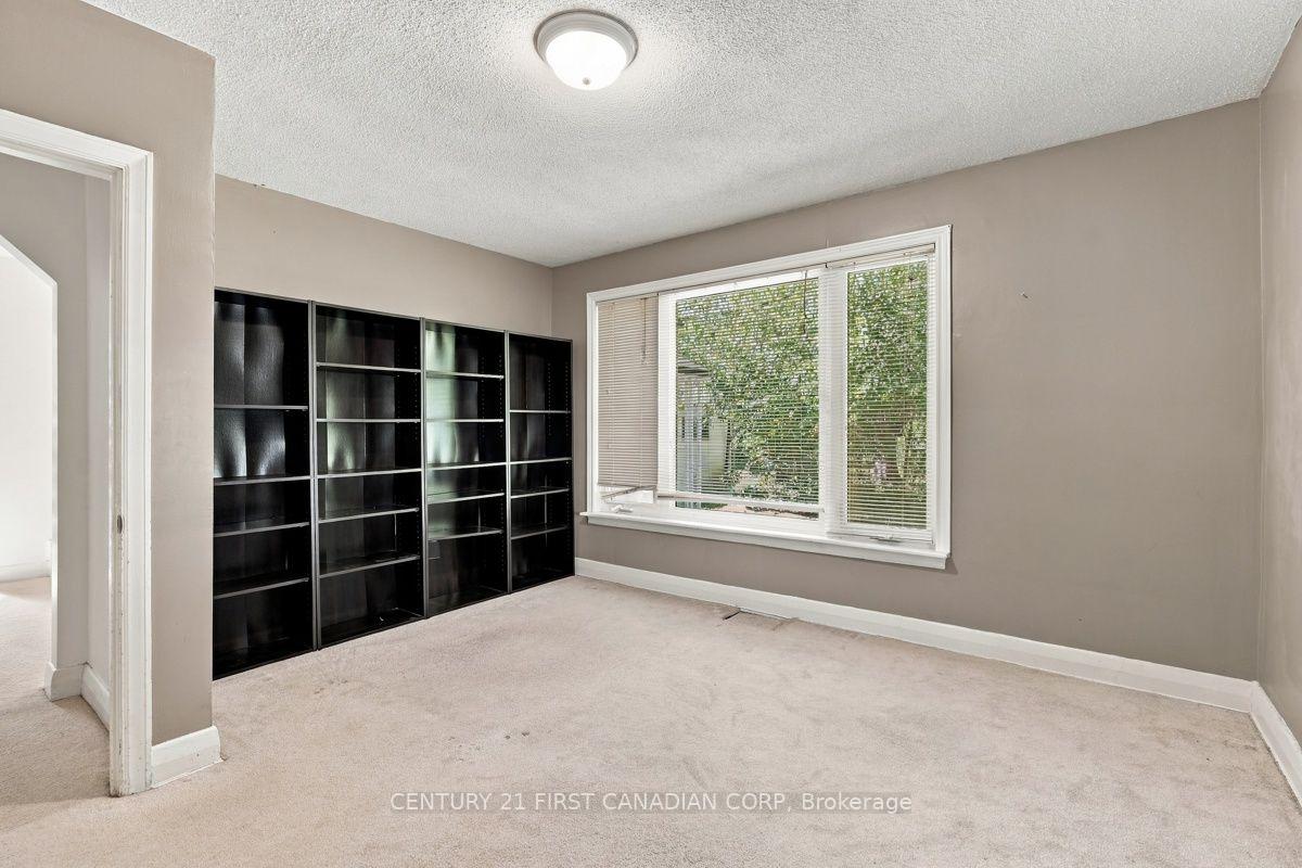 Photo 26 of 407 Boler Road, London, South K — HOMEH