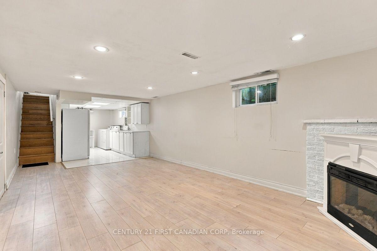 Photo 35 of 407 Boler Road, London, South K — HOMEH