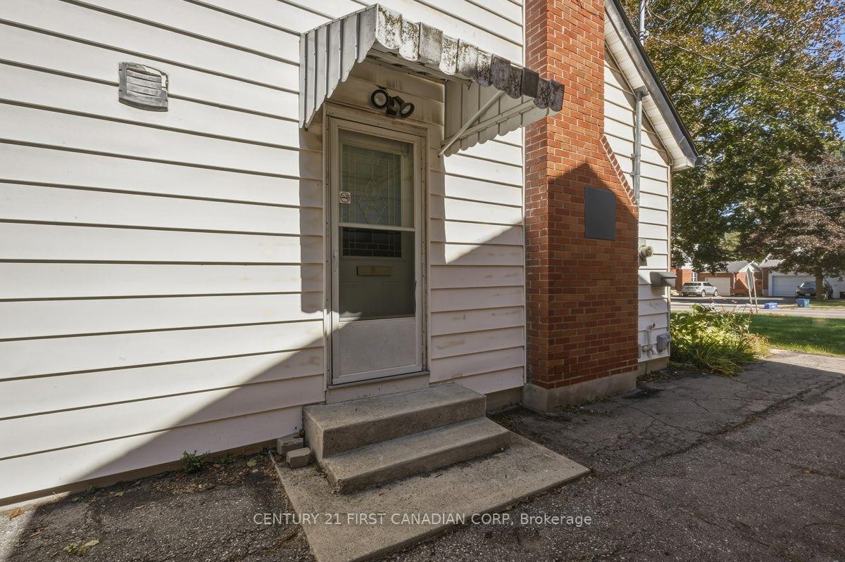 Photo 44 of 407 Boler Road, London, South K — HOMEH