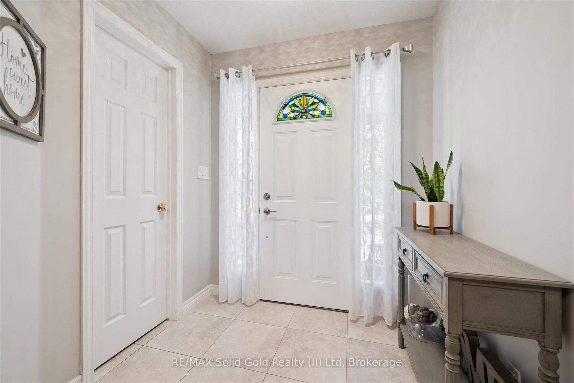 Photo 4 of 642 Interlaken Drive, Waterloo, Clair Hills — HOMEH