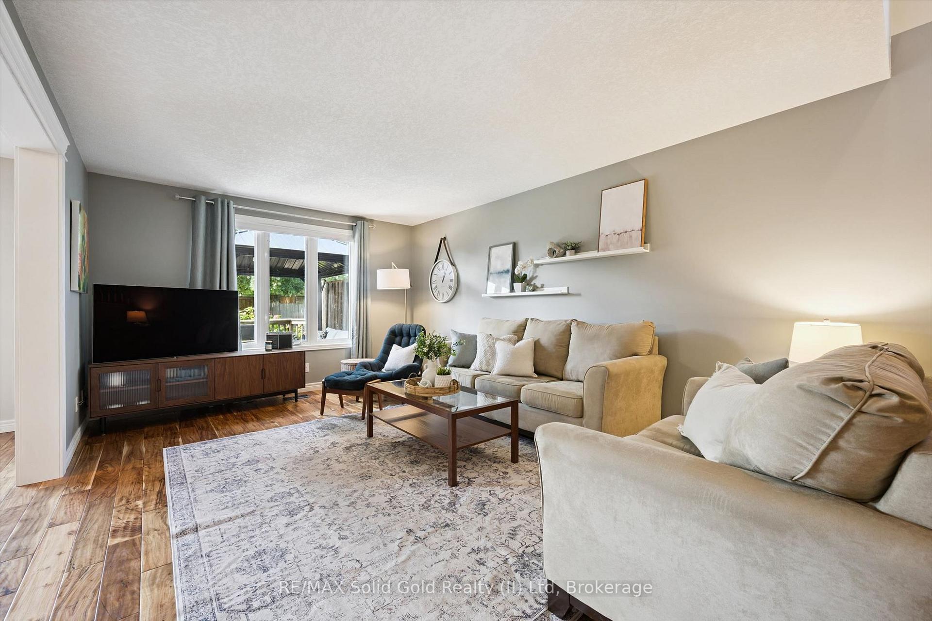 Photo 7 of 642 Interlaken Drive, Waterloo, Clair Hills — HOMEH